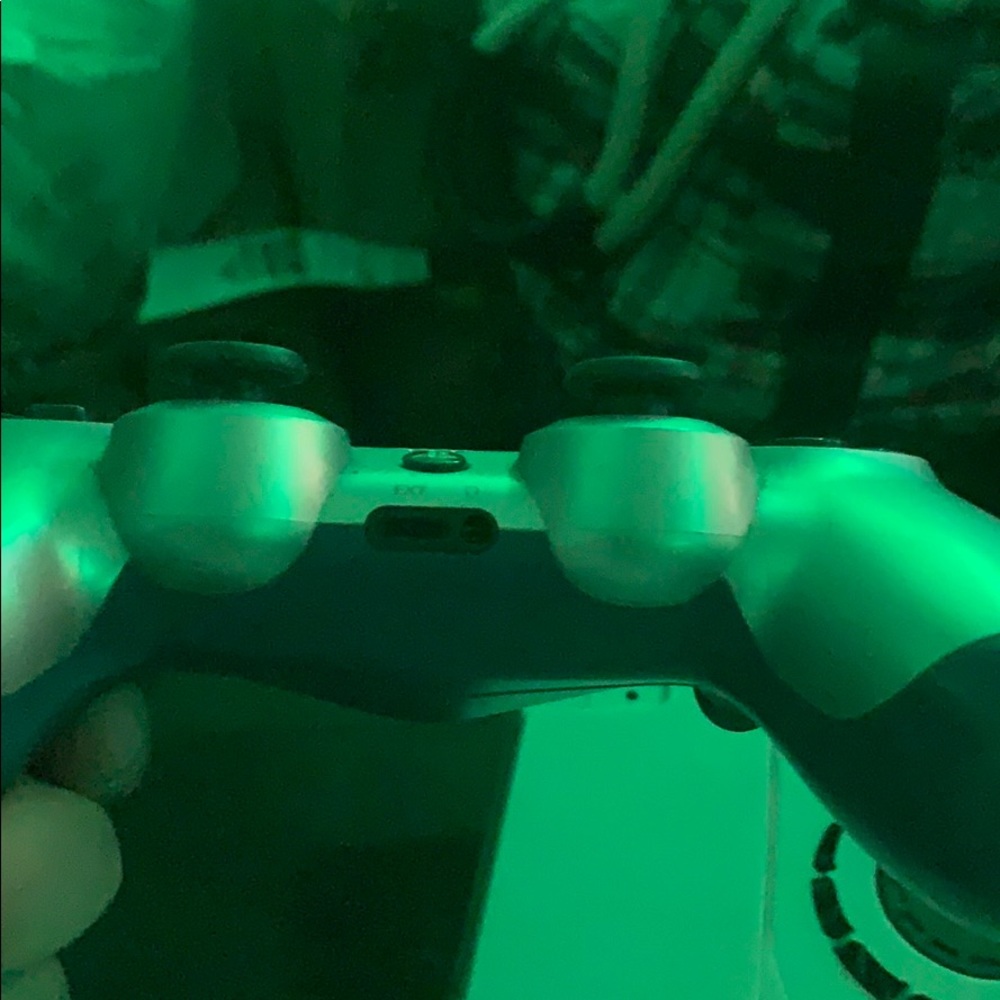 PS4 - Picture 10 of 10